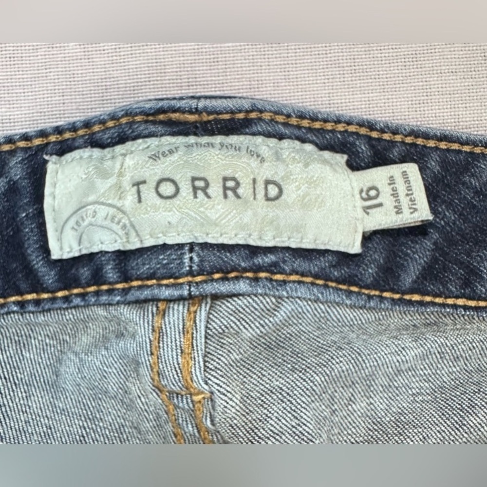 Torrid Womens Size 16 Cropped Jeans Dark Wash Raw Hem Stretch Denim - Picture 5 of 15